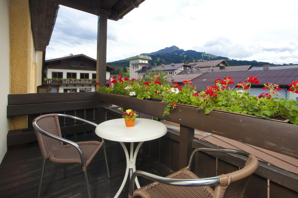 Appartement Café Rainer à St. Johann in Tirol Extérieur photo