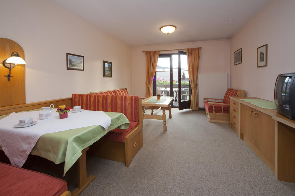 Appartement Café Rainer à St. Johann in Tirol Chambre photo